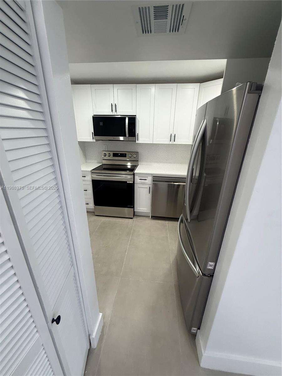 6937 Bay Dr, Miami Beach, FL 33141 | Picture 3