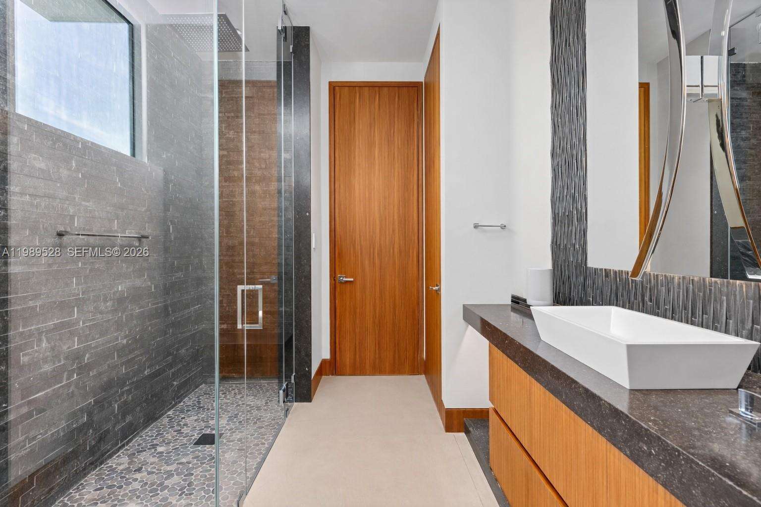 650 Royal Plaza Dr, Fort Lauderdale, FL 33301 | Picture 18