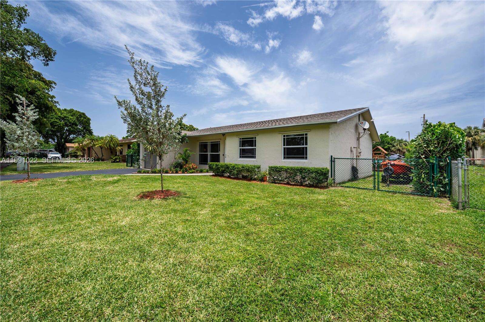 401 83rd Way, Pembroke Pines, FL 33024 - For Sale photo 3