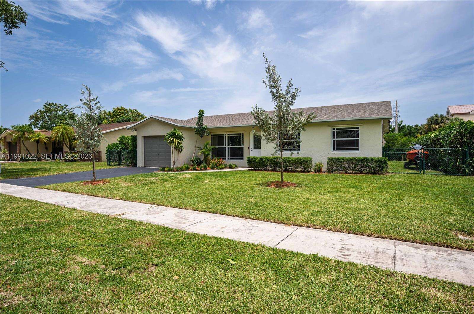 401 83rd Way, Pembroke Pines, FL 33024 - For Sale photo 4