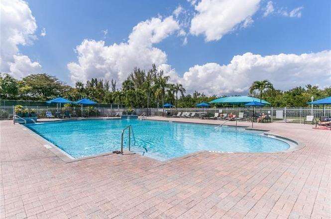1140 Linden, Hollywood, FL 33019 - For Sale photo 23