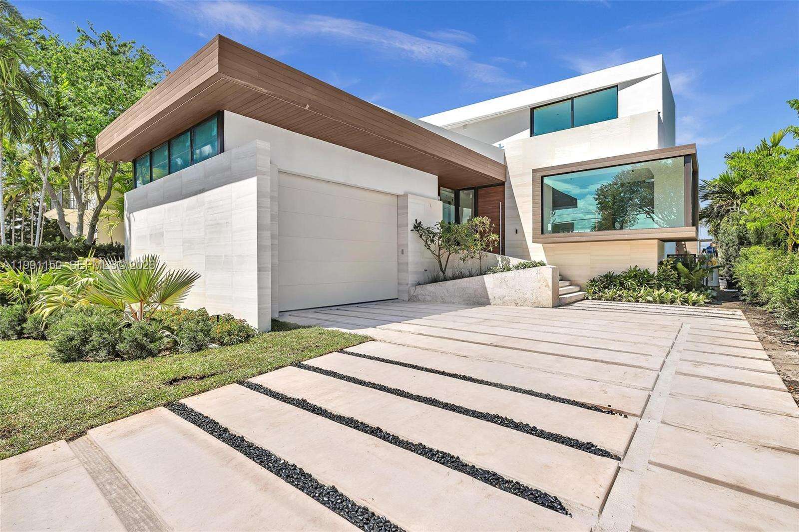 535 Shore Dr, Miami Beach, FL 33141 | Picture 2