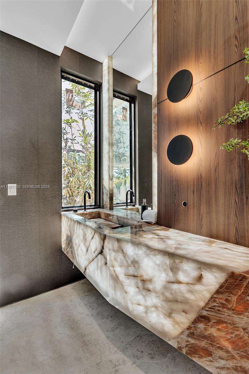 535 Shore Dr, Miami Beach, FL 33141 | Picture 4