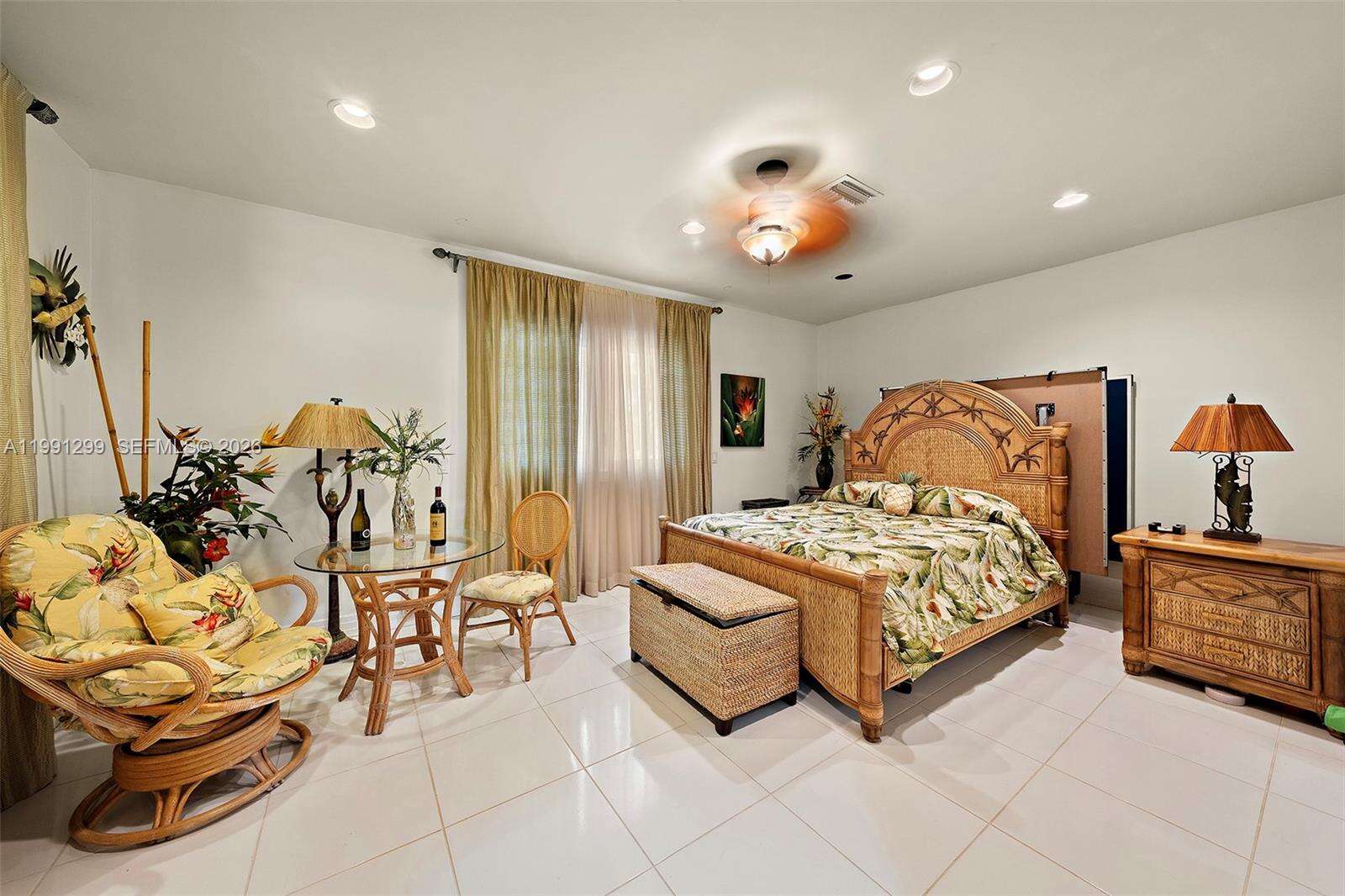 1047 Southlake Dr, Hollywood, FL 33019 | Picture 23