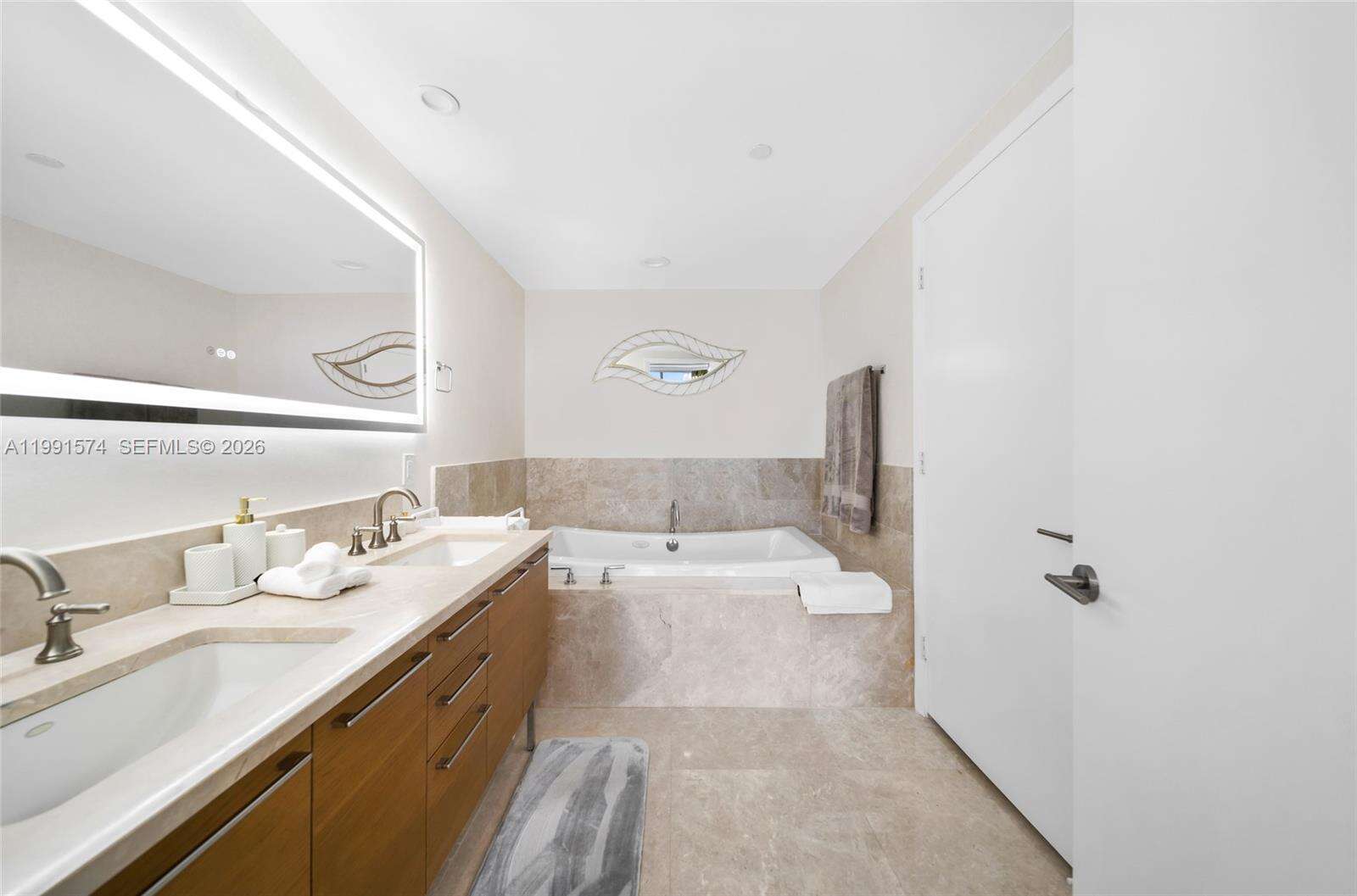 17001 Collins Ave, Sunny Isles Beach, FL 33160 | Picture 16