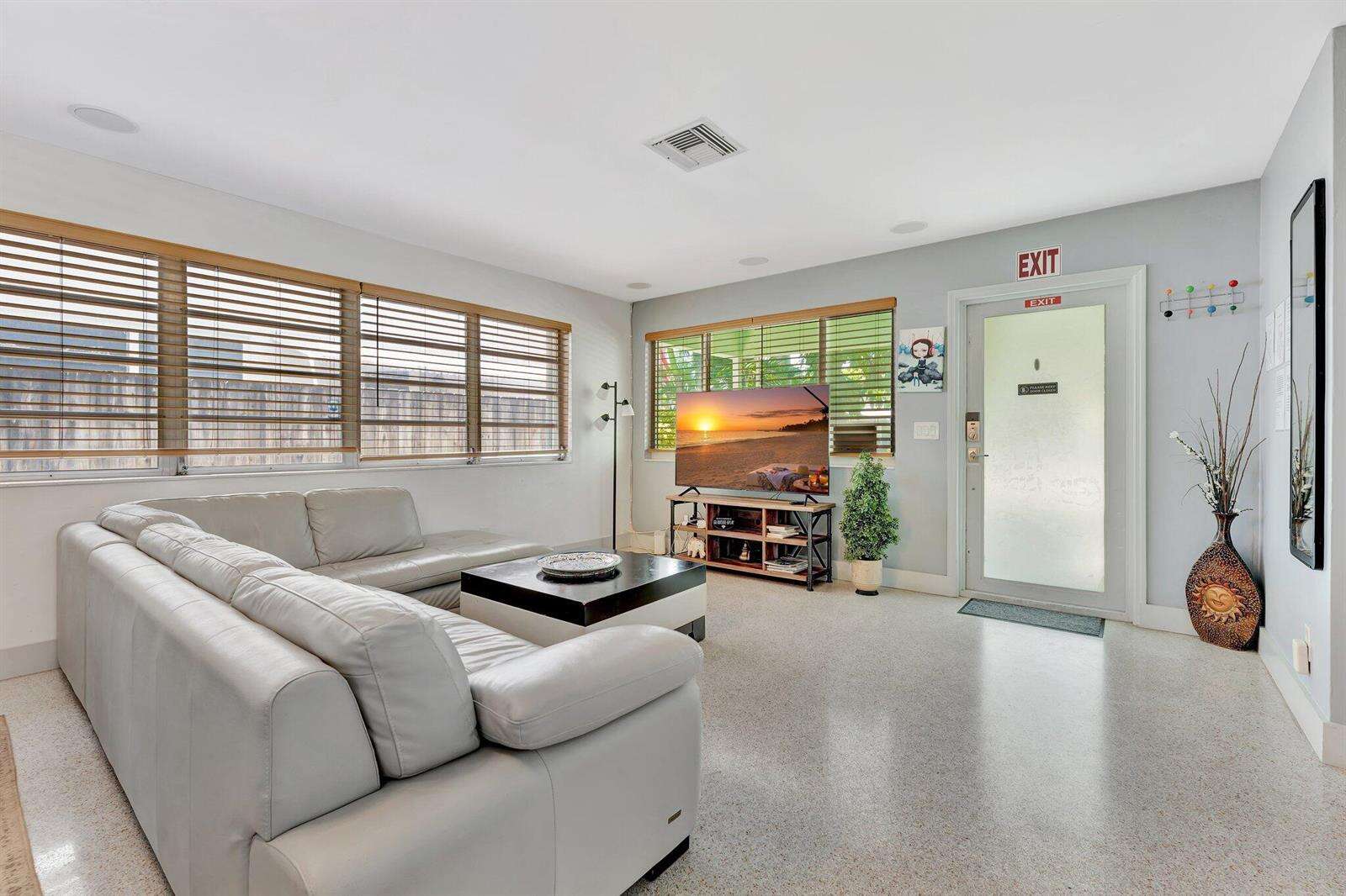 1246 Johnson, Hollywood, FL 33019 - For Sale photo 7