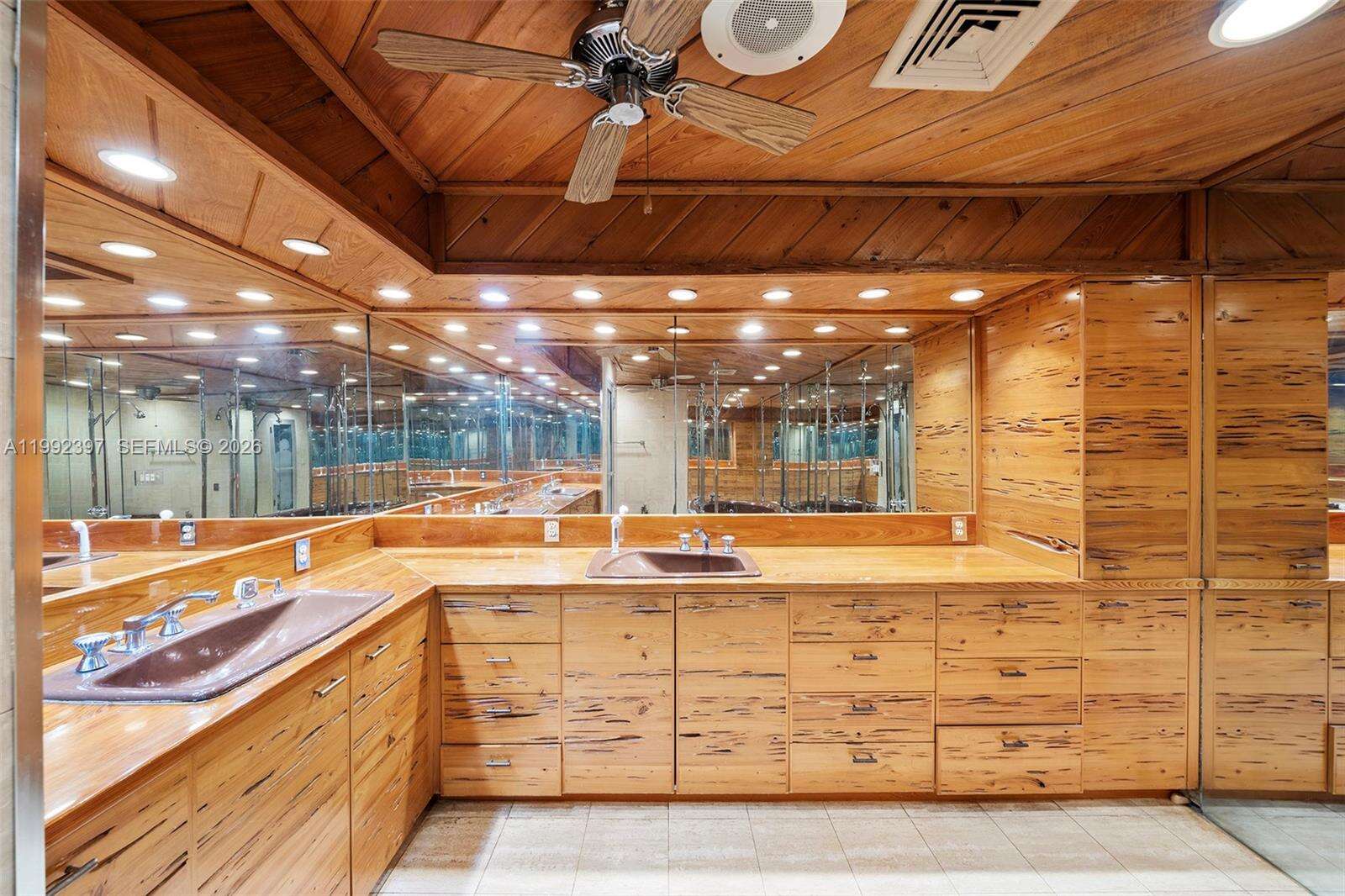 448 Poinciana Dr, Hallandale Beach, FL 33009 | Picture 27