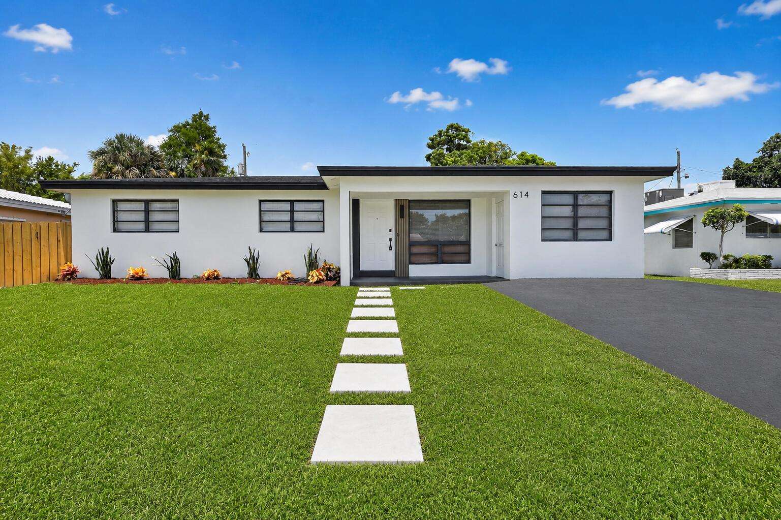 614 32nd, Hollywood, FL 33021 - For Sale photo 2