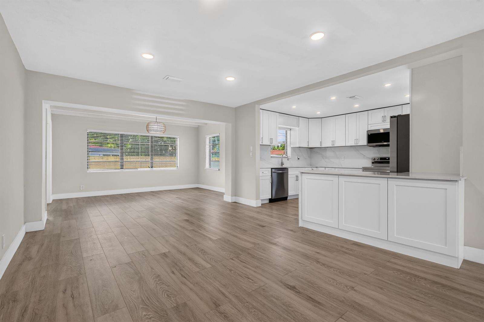614 32nd, Hollywood, FL 33021 - For Sale photo 6
