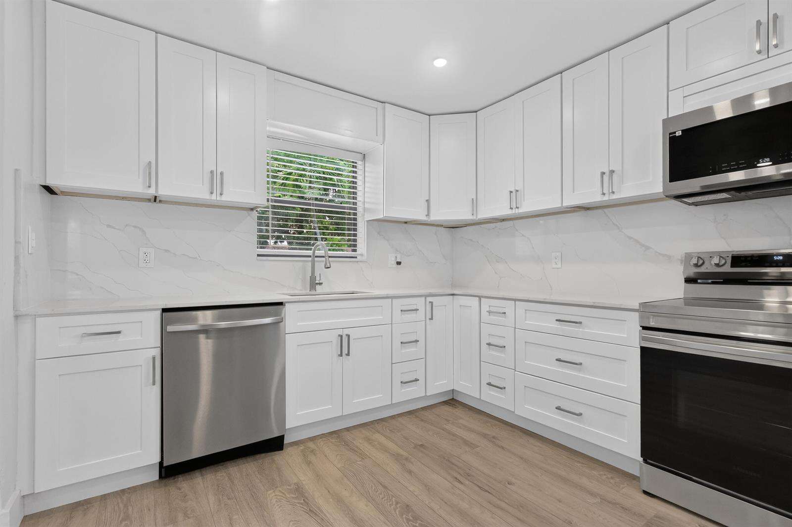 614 32nd, Hollywood, FL 33021 - For Sale photo 8