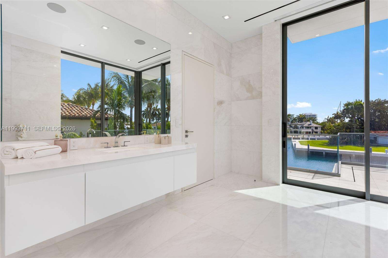 2560 Del Lago Dr, Fort Lauderdale, FL 33316 | Picture 40