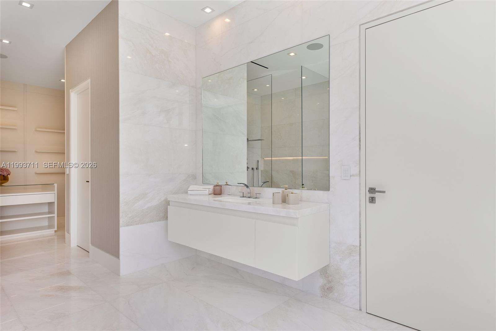 2560 Del Lago Dr, Fort Lauderdale, FL 33316 | Picture 41