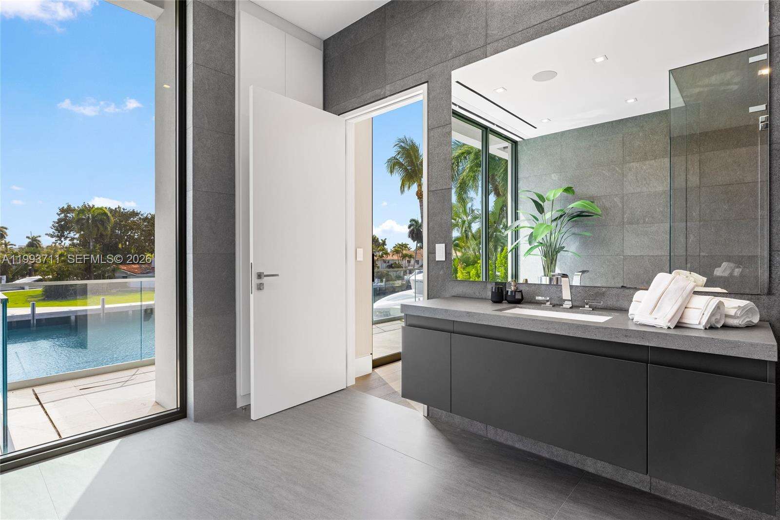 2560 Del Lago Dr, Fort Lauderdale, FL 33316 | Picture 48