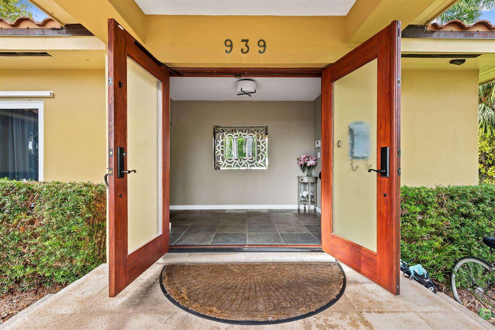 939 Buchanan, Hollywood, FL 33019 - Pending Sale photo 1
