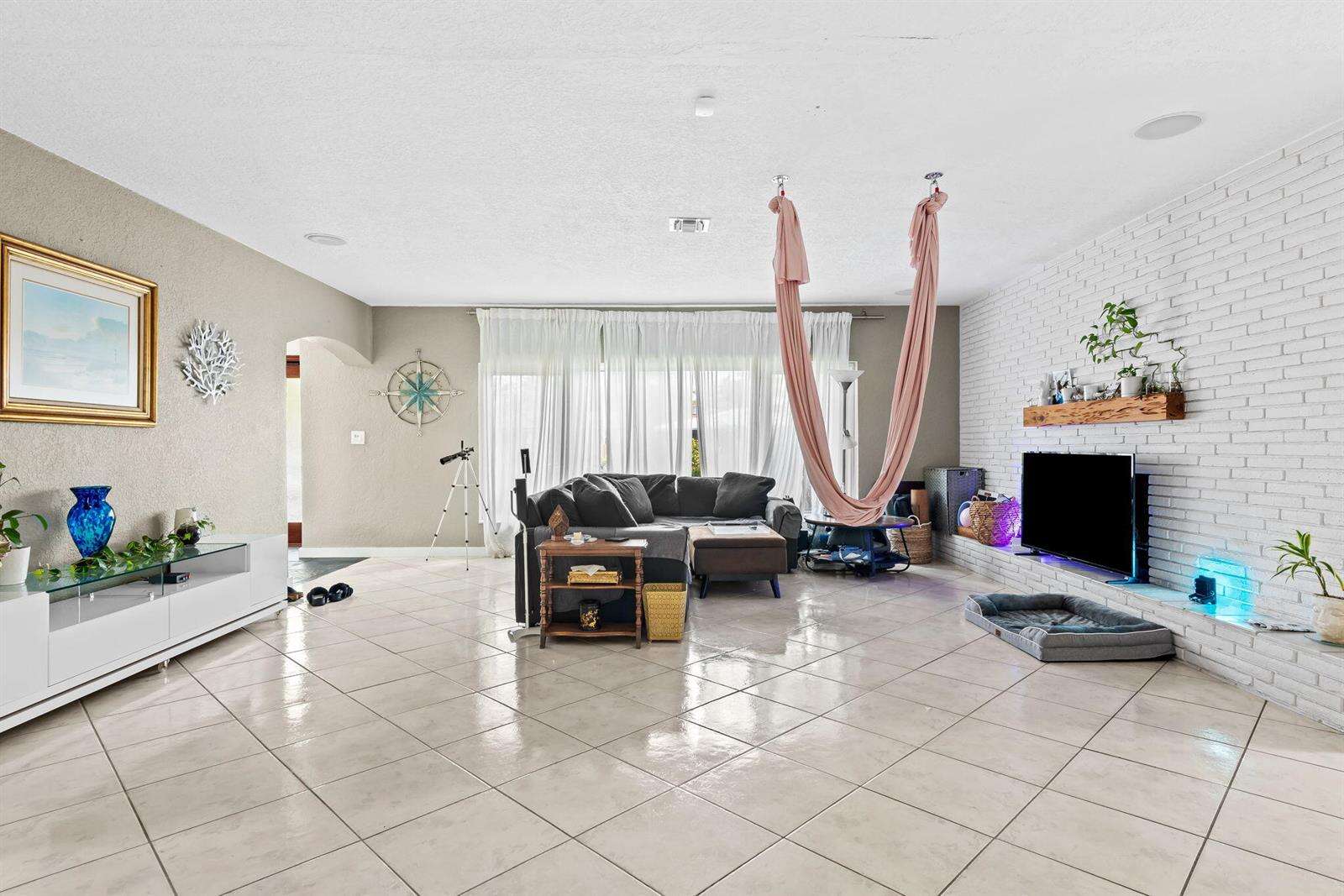939 Buchanan, Hollywood, FL 33019 - Pending Sale photo 24