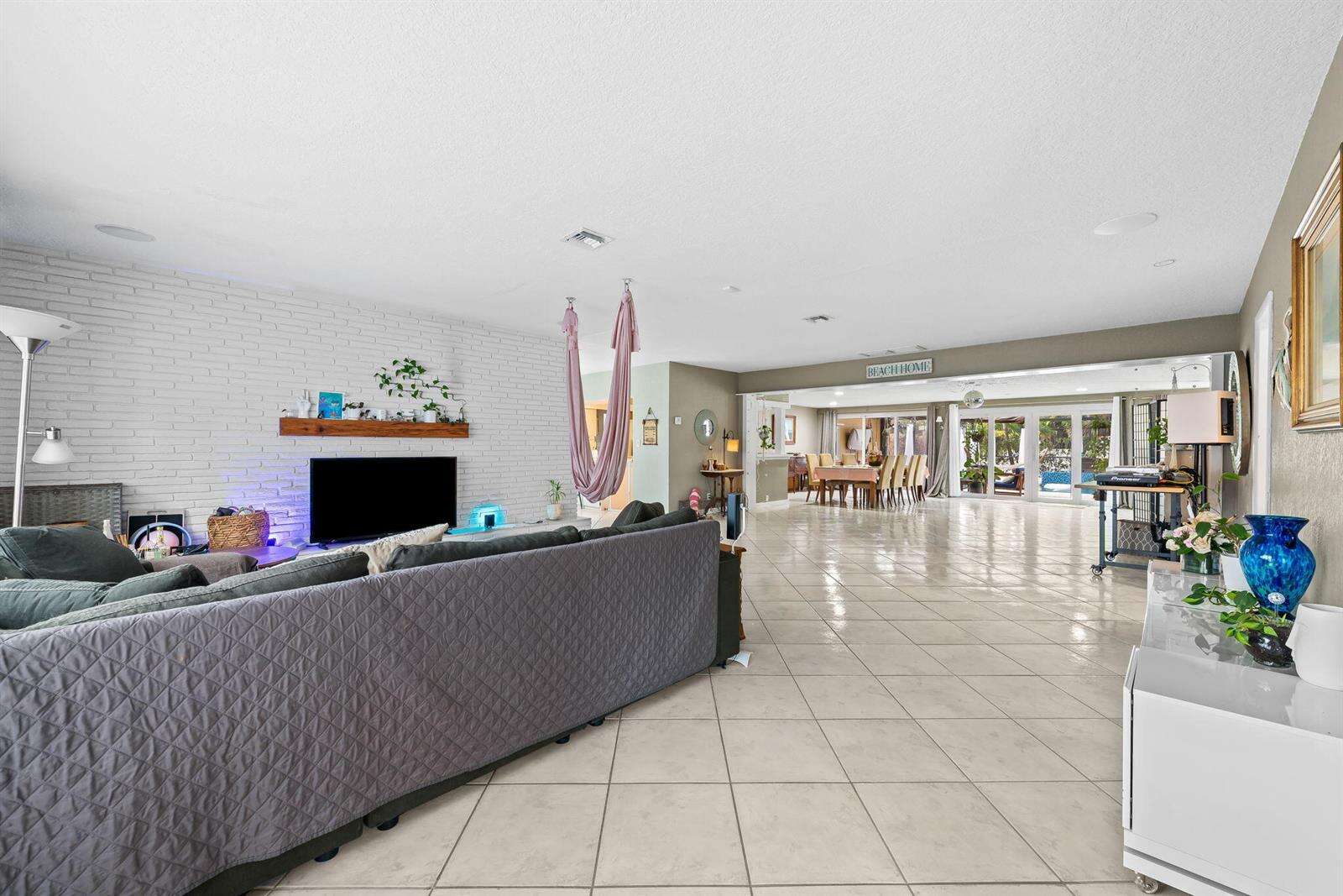 939 Buchanan, Hollywood, FL 33019 - Pending Sale photo 26