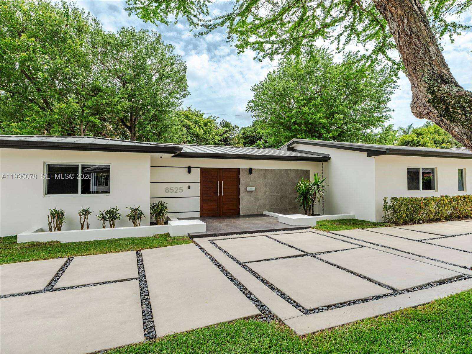 8525 54th Ct, Miami, FL 33143 - For Sale photo 1