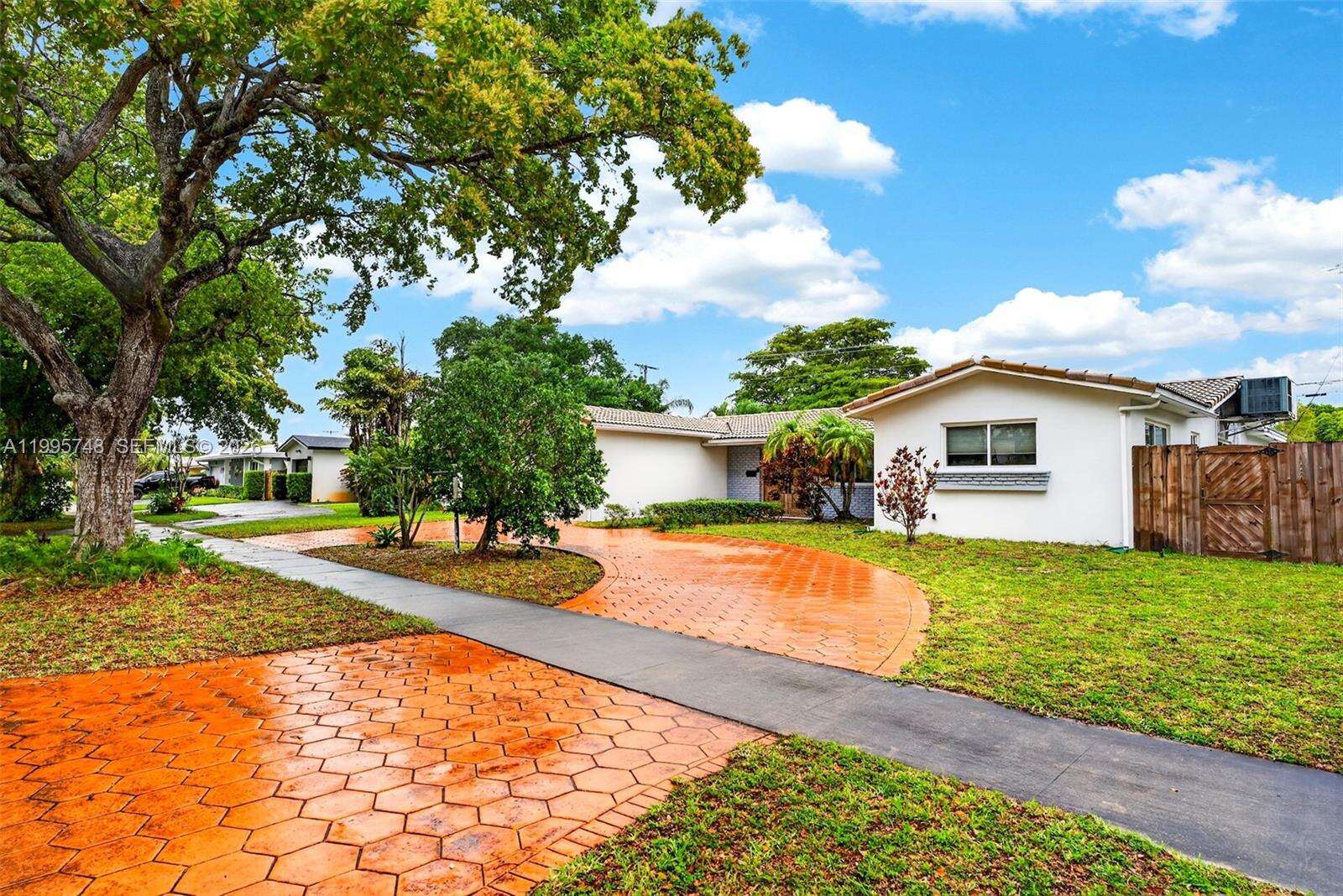 763 Rainbow Dr, Hollywood, FL 33021 | Picture 3