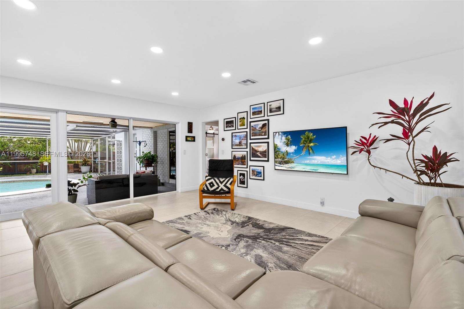 763 Rainbow Dr, Hollywood, FL 33021 | Picture 9