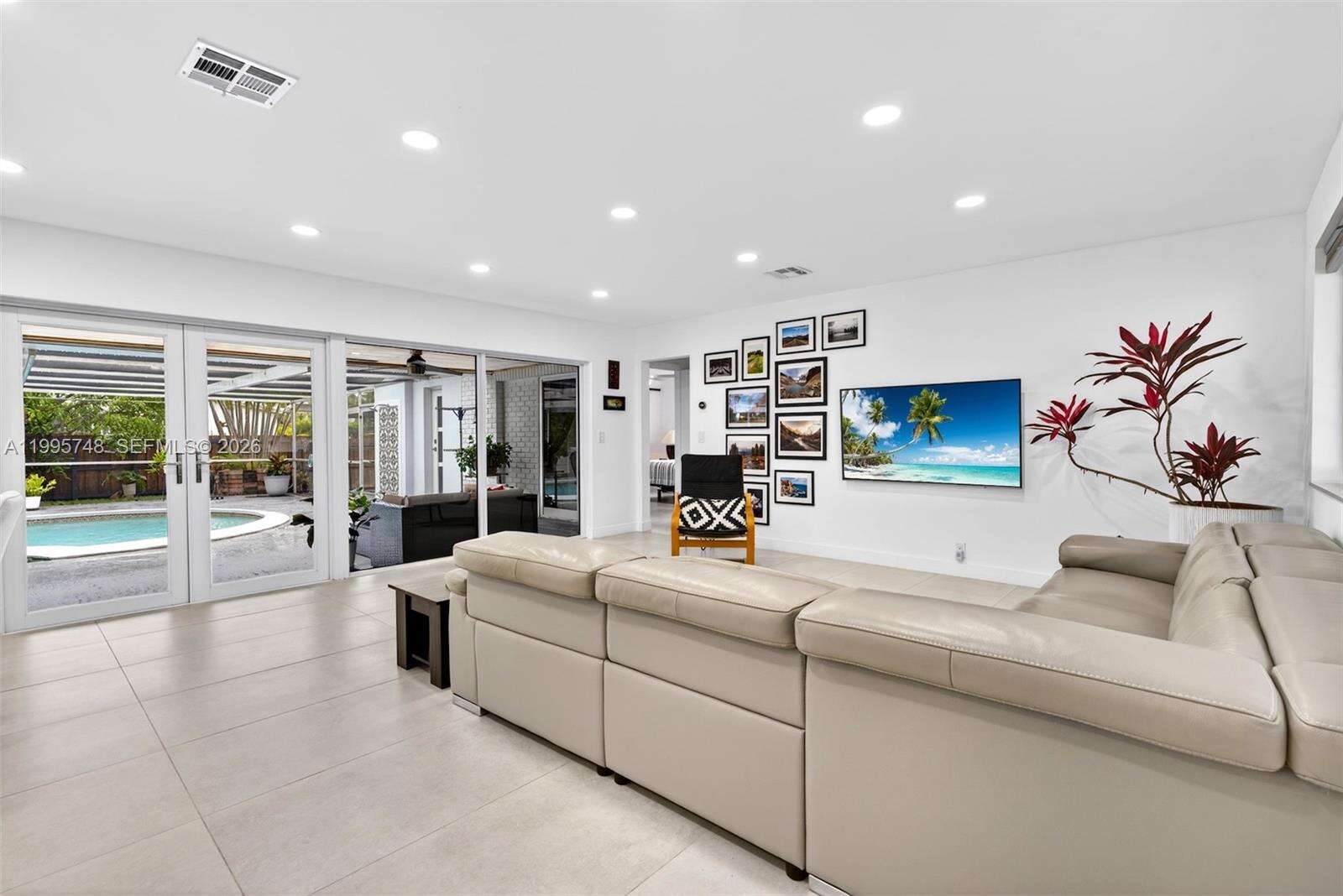 763 Rainbow Dr, Hollywood, FL 33021 | Picture 10