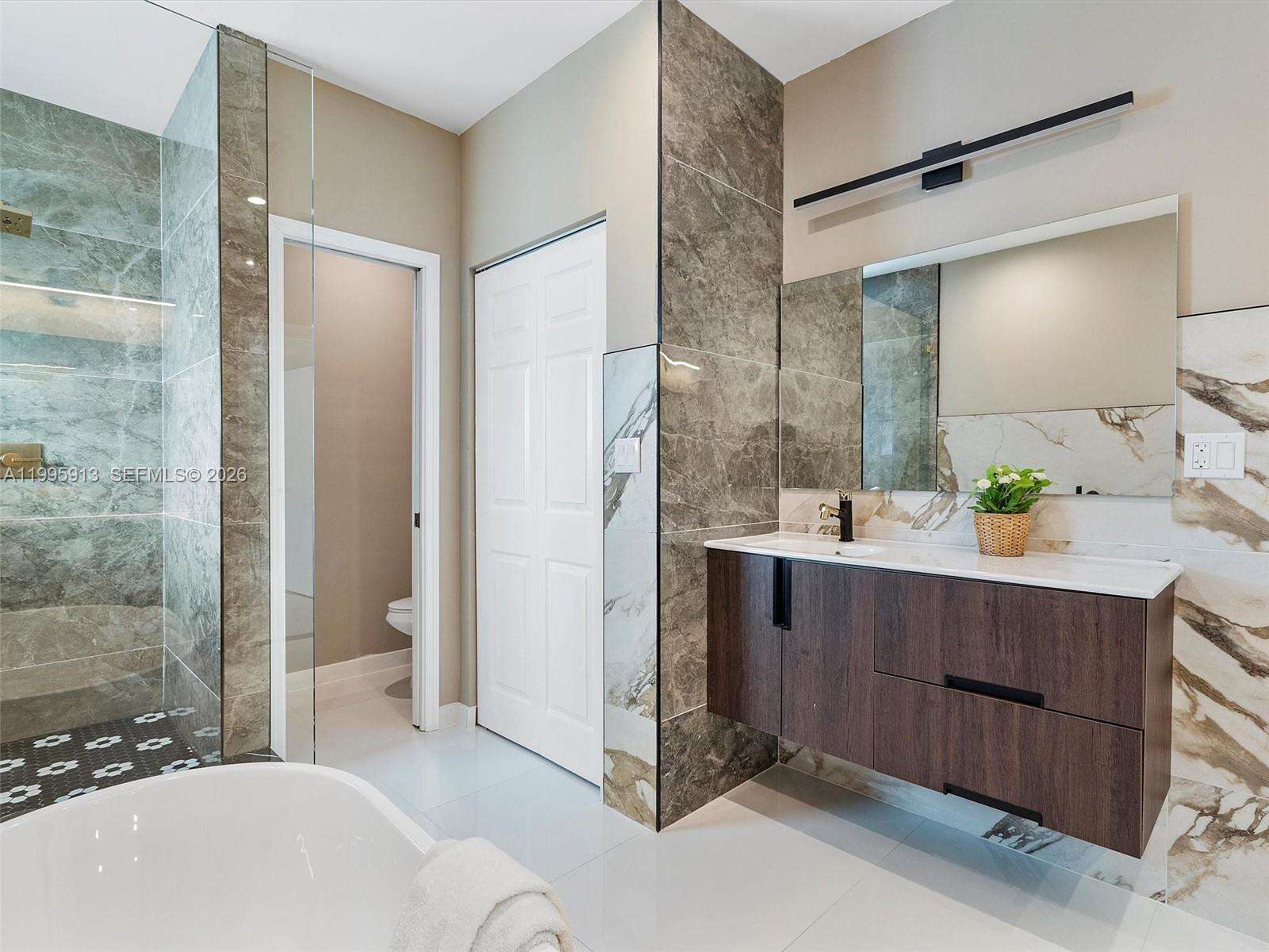 1500 Biarritz Dr, Miami Beach, FL 33141 | Picture 14