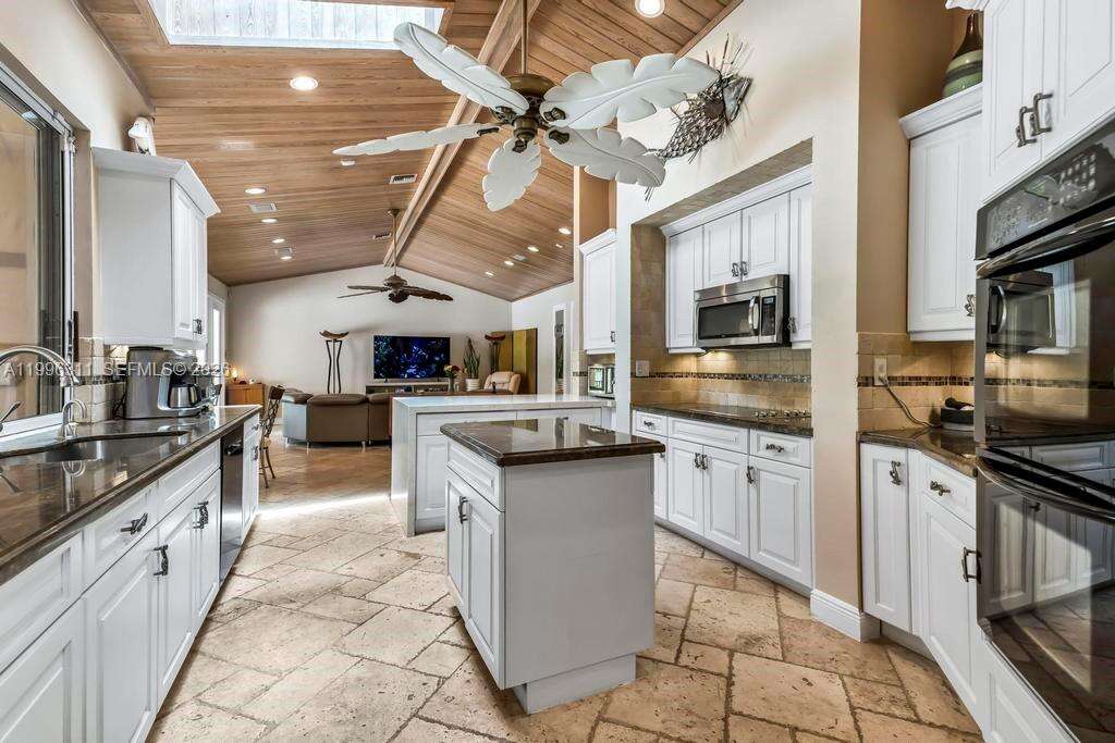 5328 Leitner Dr, Coral Springs, FL 33067 - For Sale photo 10