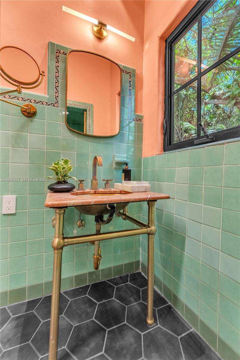 1321 Tyler St, Hollywood, FL 33019 | Picture 58