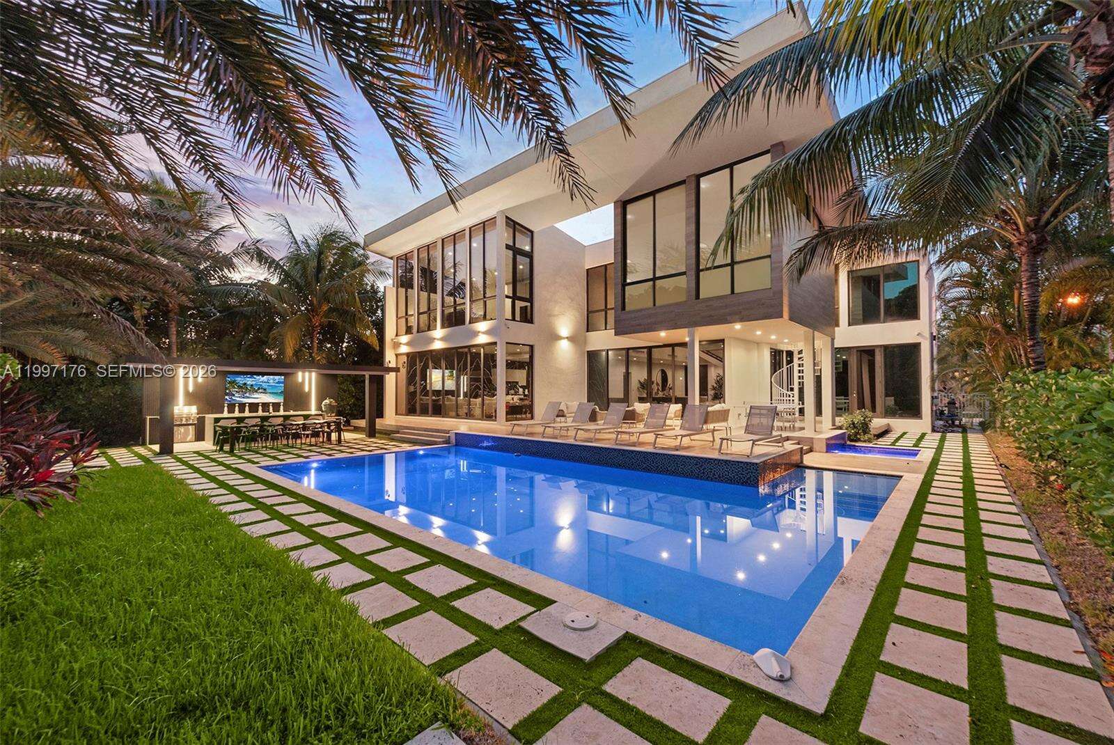 521 Holiday Dr, Hallandale Beach, FL 33009 | Picture 1