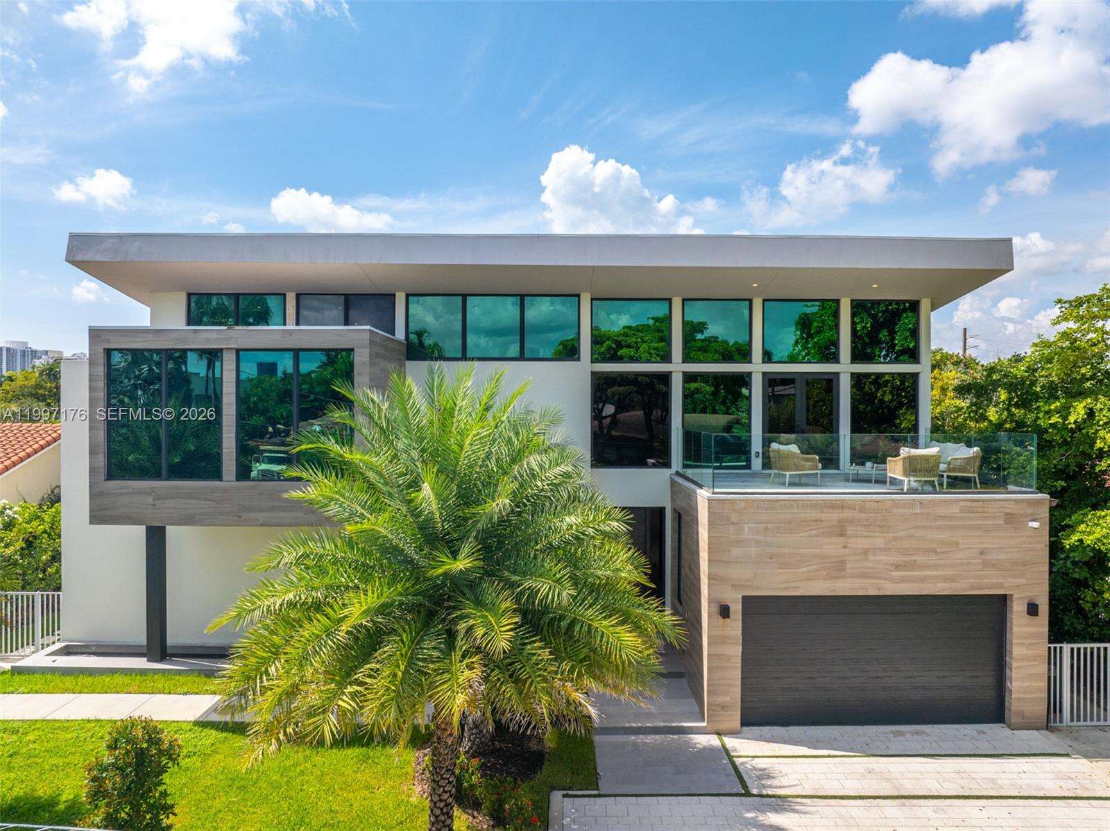 521 Holiday Dr, Hallandale Beach, FL 33009 | Picture 3