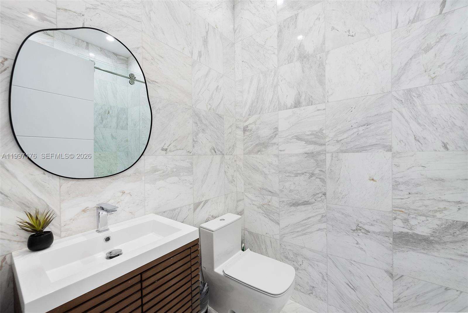 521 Holiday Dr, Hallandale Beach, FL 33009 | Picture 25