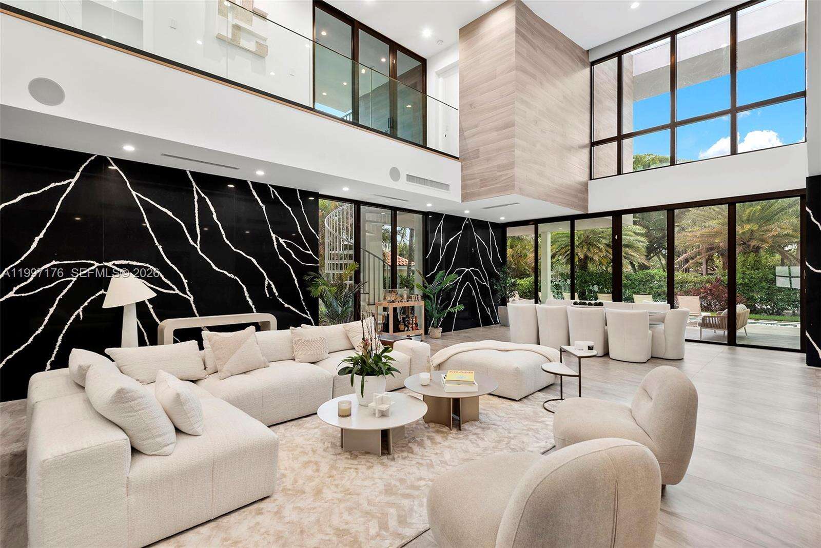 521 Holiday Dr, Hallandale Beach, FL 33009 | Picture 4