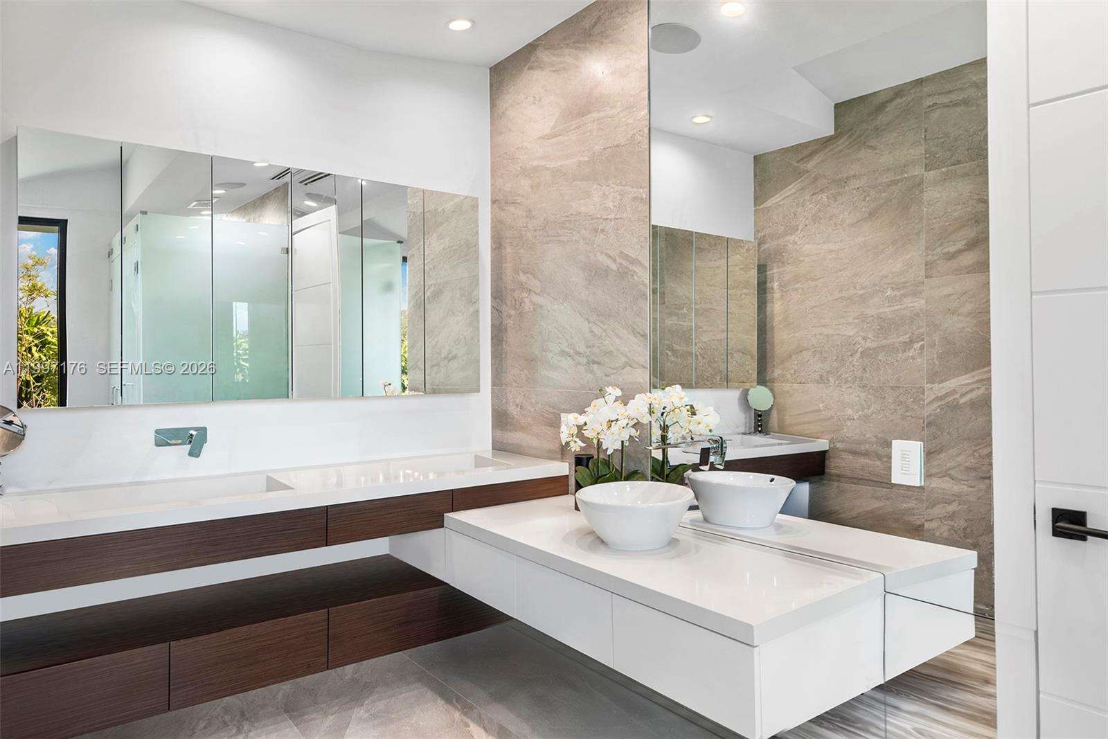 521 Holiday Dr, Hallandale Beach, FL 33009 | Picture 31