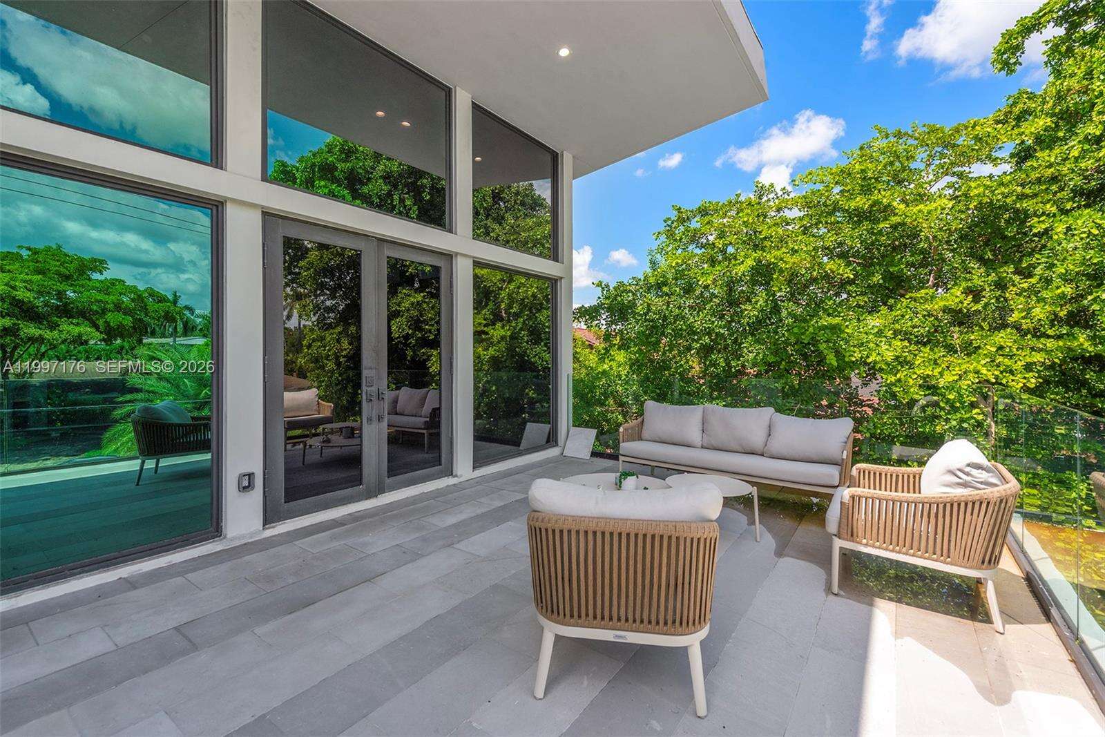 521 Holiday Dr, Hallandale Beach, FL 33009 | Picture 36