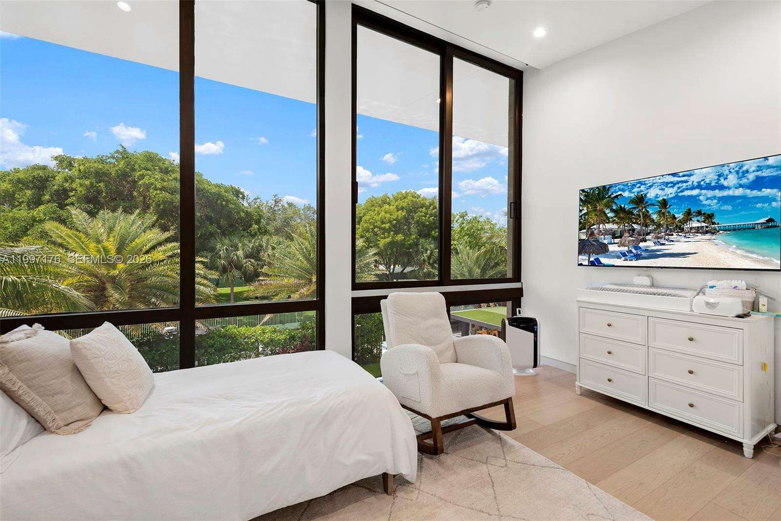 521 Holiday Dr, Hallandale Beach, FL 33009 | Picture 38