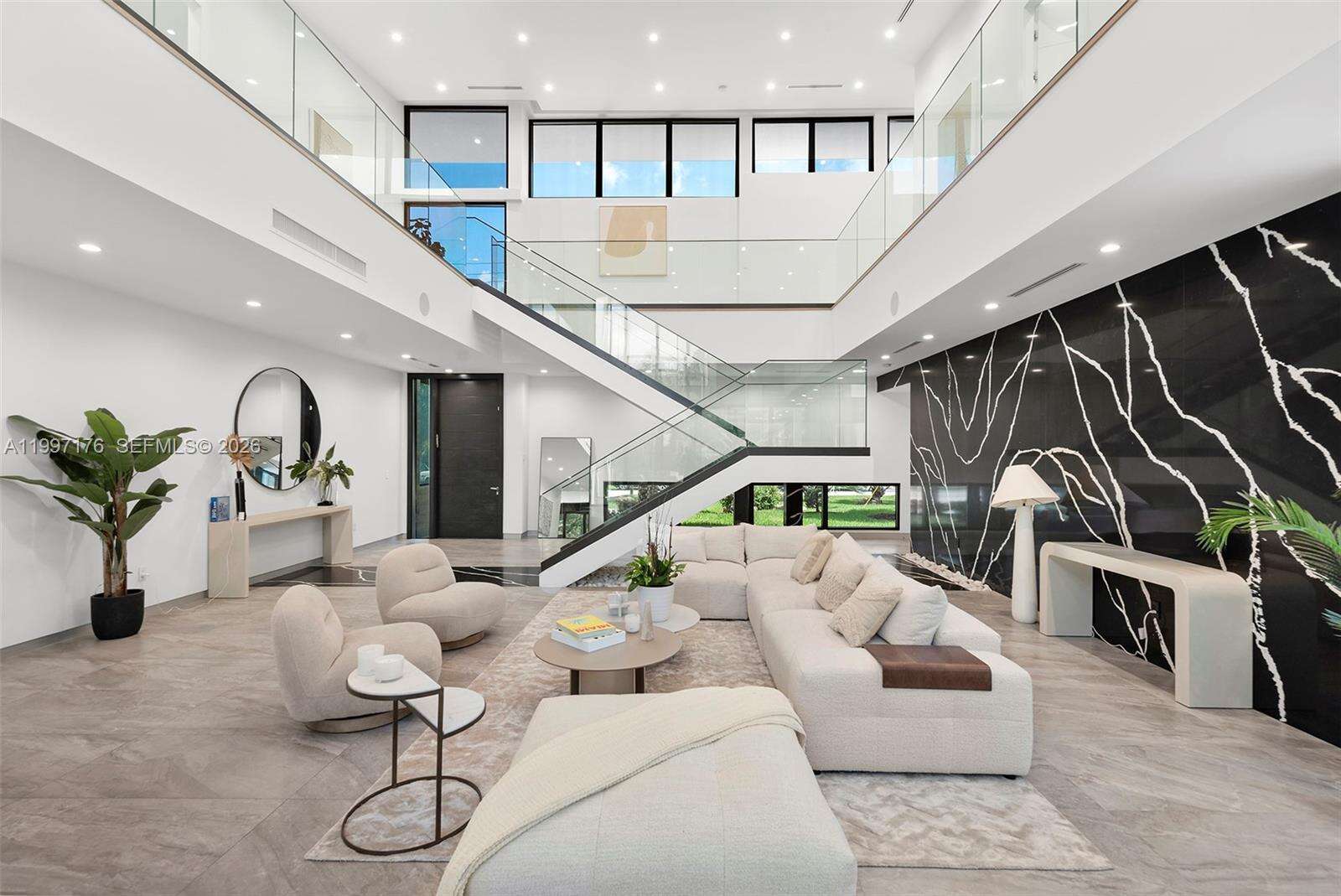 521 Holiday Dr, Hallandale Beach, FL 33009 | Picture 5