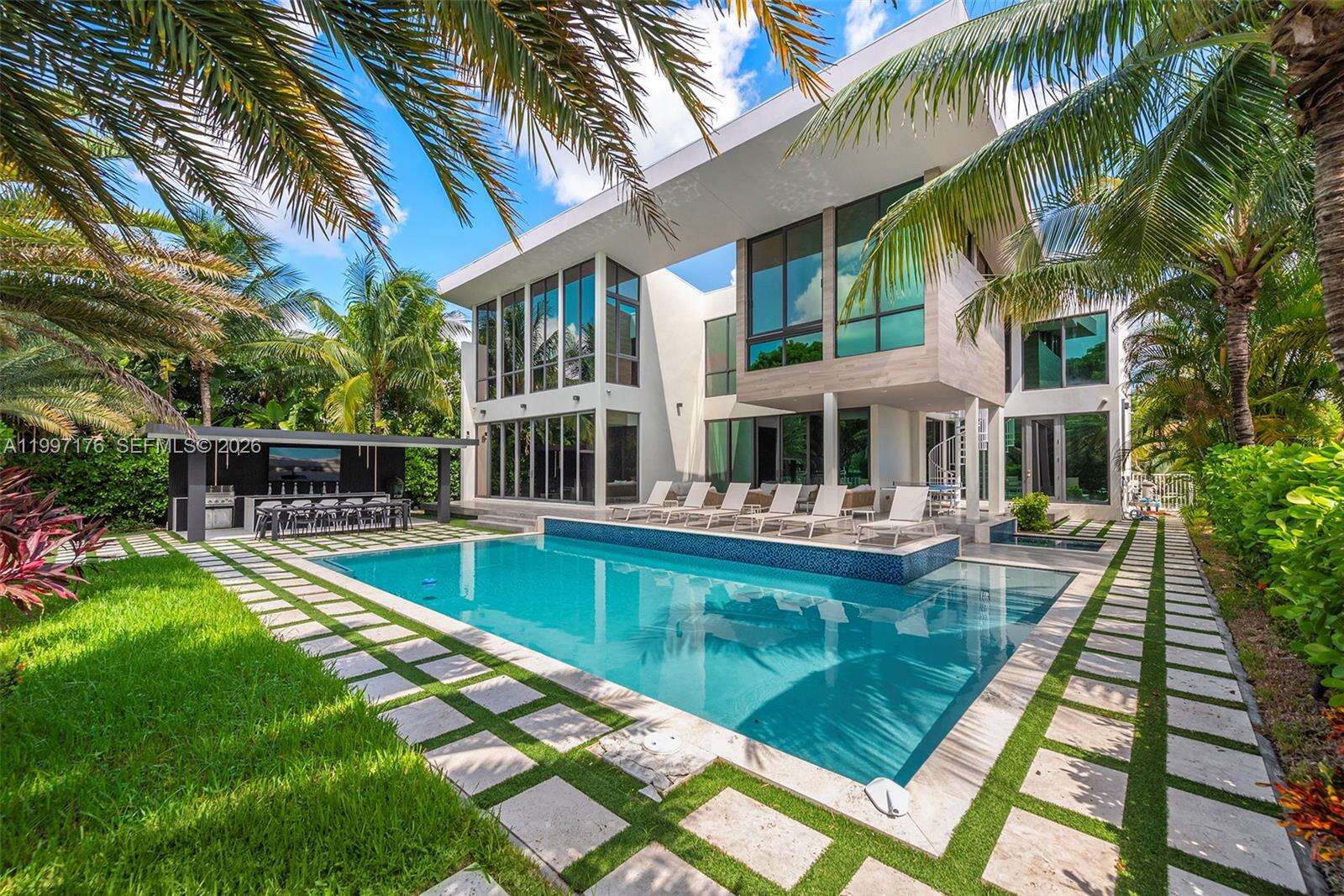 521 Holiday Dr, Hallandale Beach, FL 33009 | Picture 43