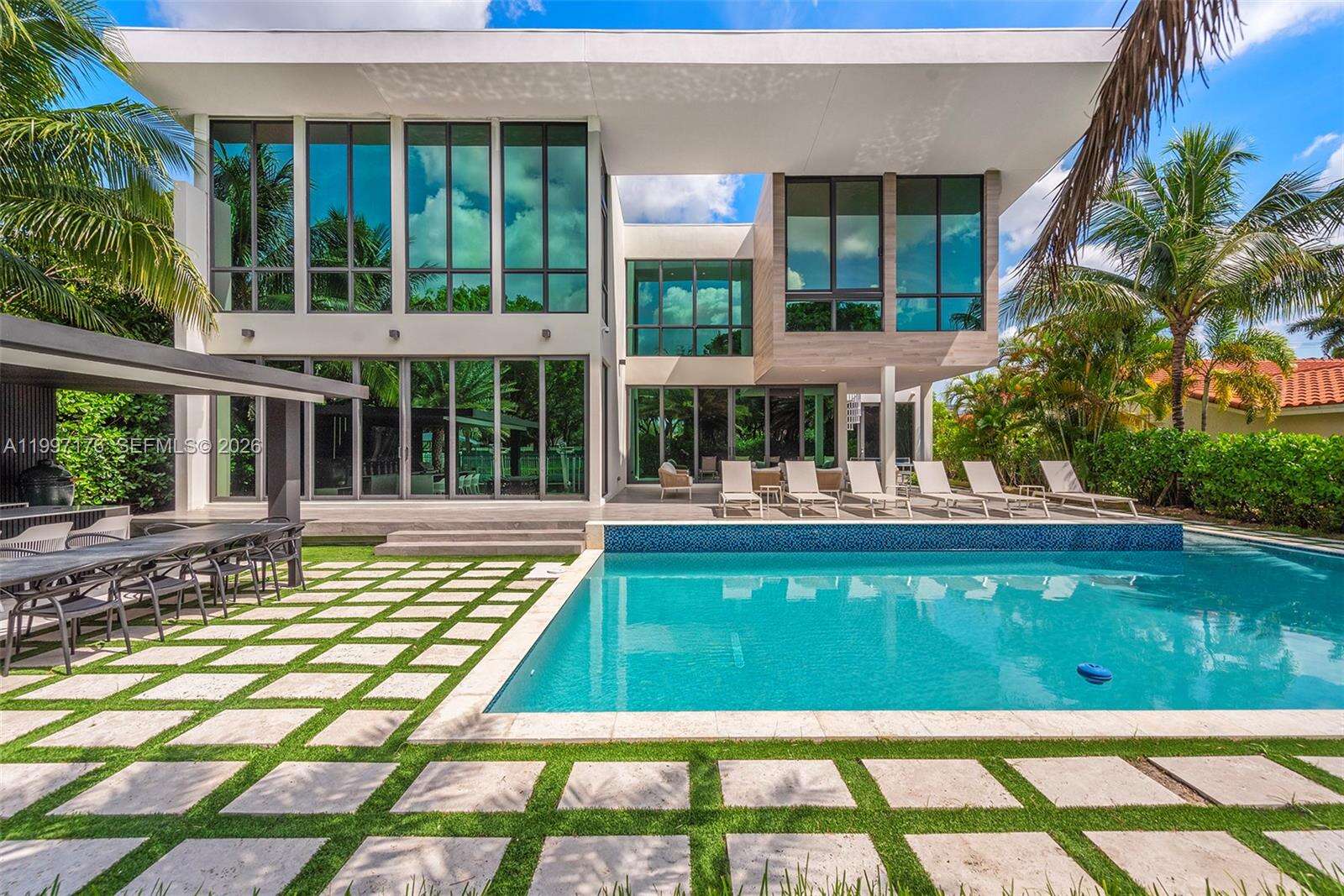 521 Holiday Dr, Hallandale Beach, FL 33009 | Picture 44