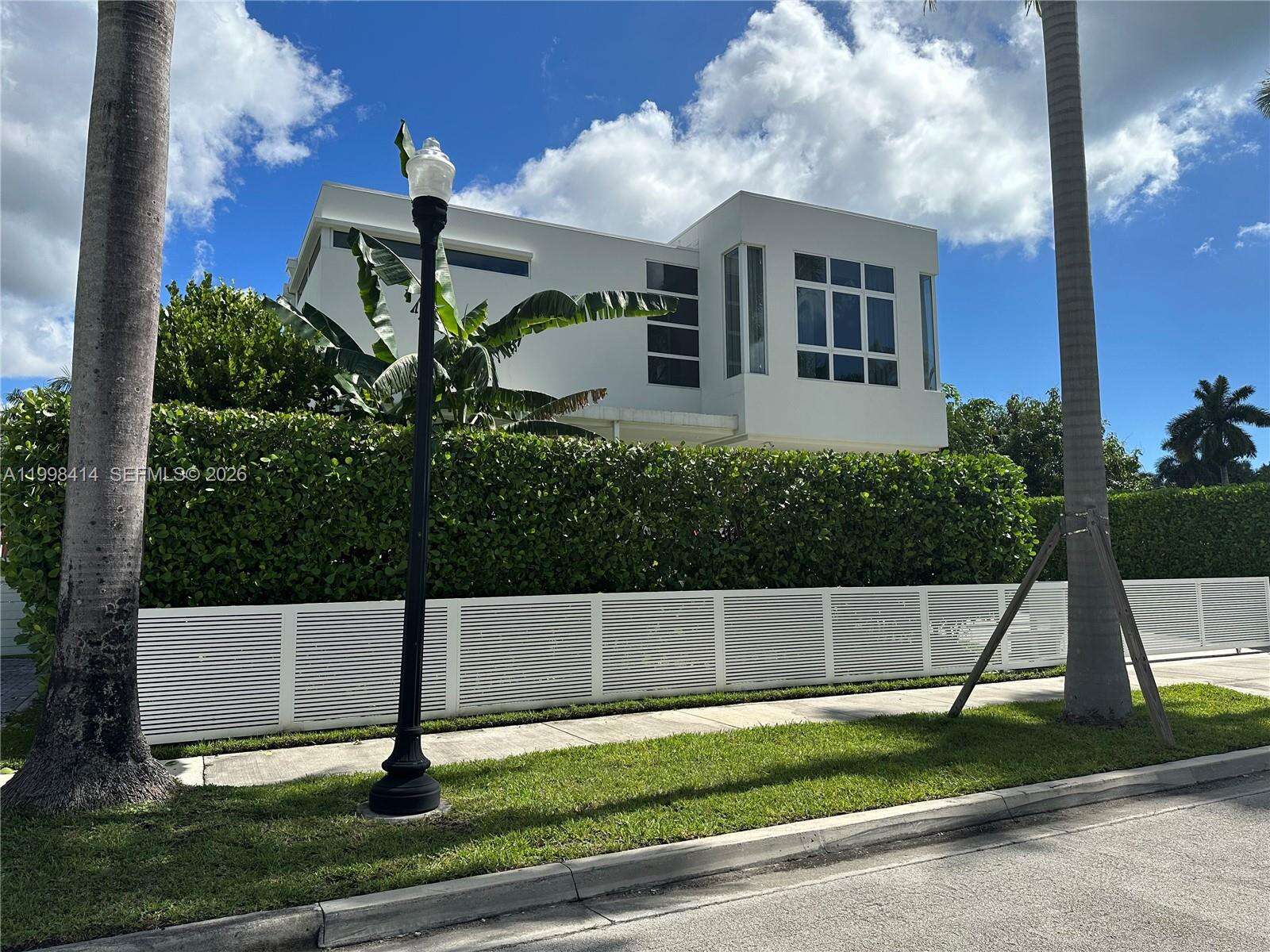 949 Tyler St, Hollywood, FL 33019 | Picture 1