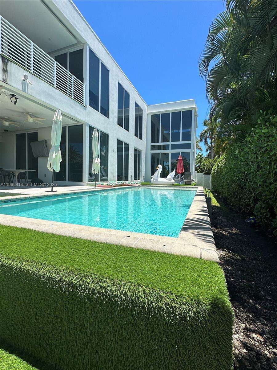 949 Tyler St, Hollywood, FL 33019 | Picture 2