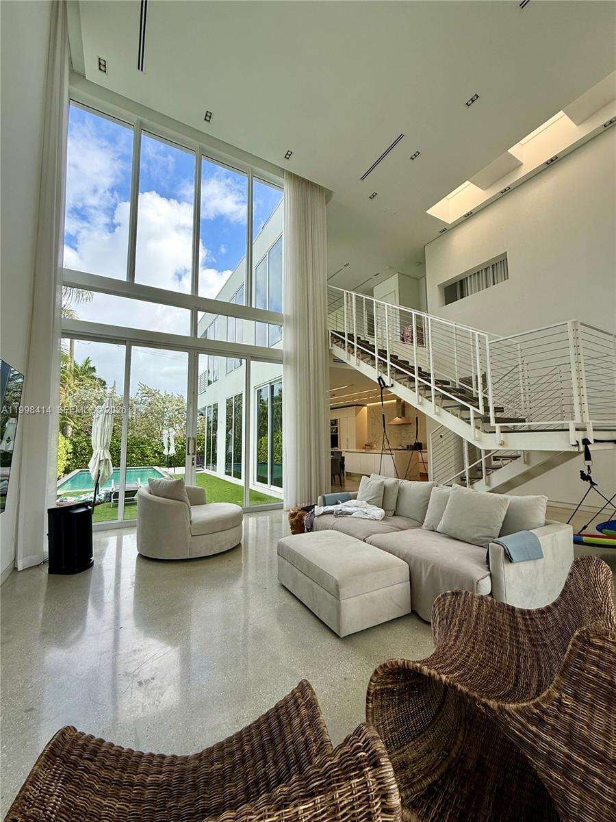 949 Tyler St, Hollywood, FL 33019 | Picture 3