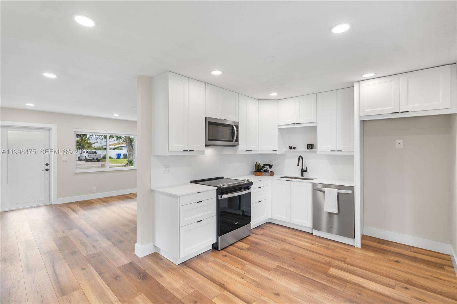 6881 Harding St, Hollywood, FL 33024 - For Sale photo 4