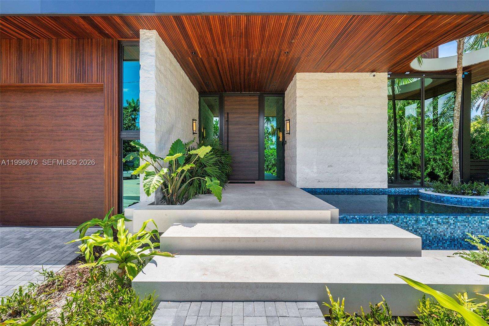 9640 Broadview Dr, Bay Harbor Islands, FL 33154 | Picture 4