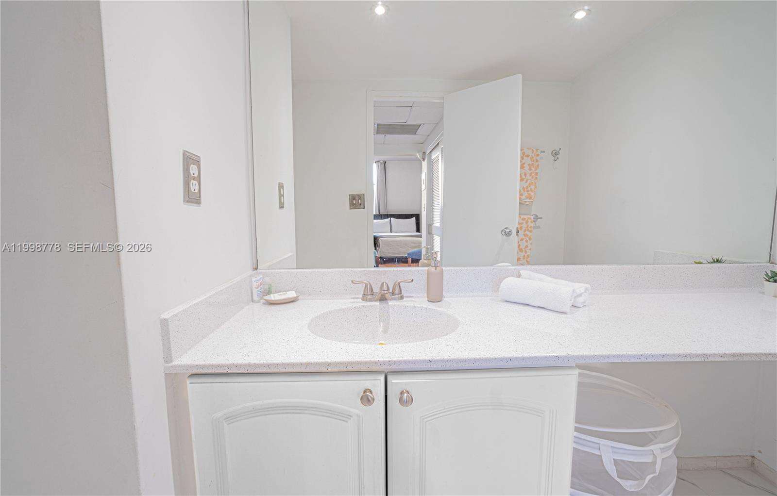 4001 Ocean Dr, Hollywood, FL 33019 | Picture 23