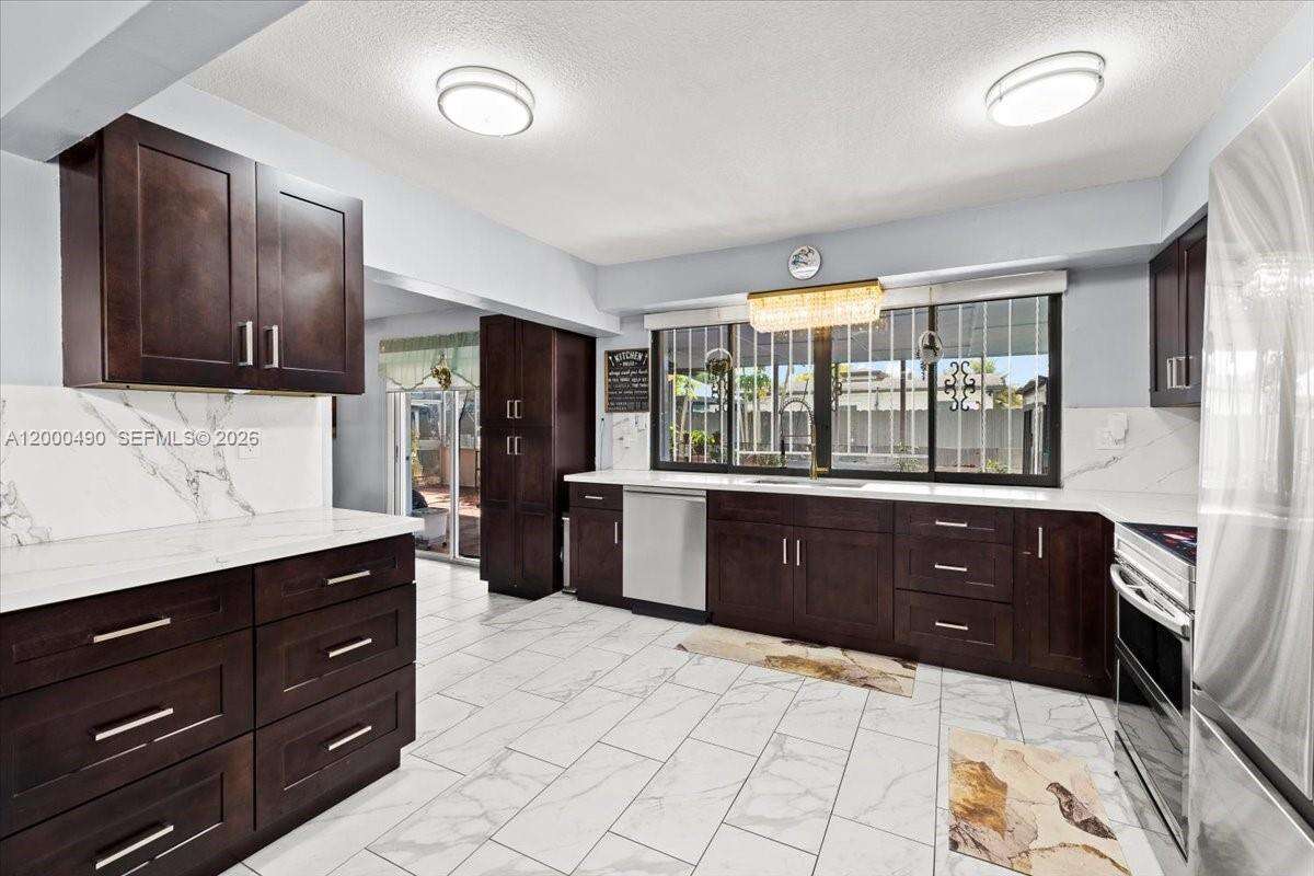600 67th Ave, Pembroke Pines, FL 33023 - For Sale photo 9