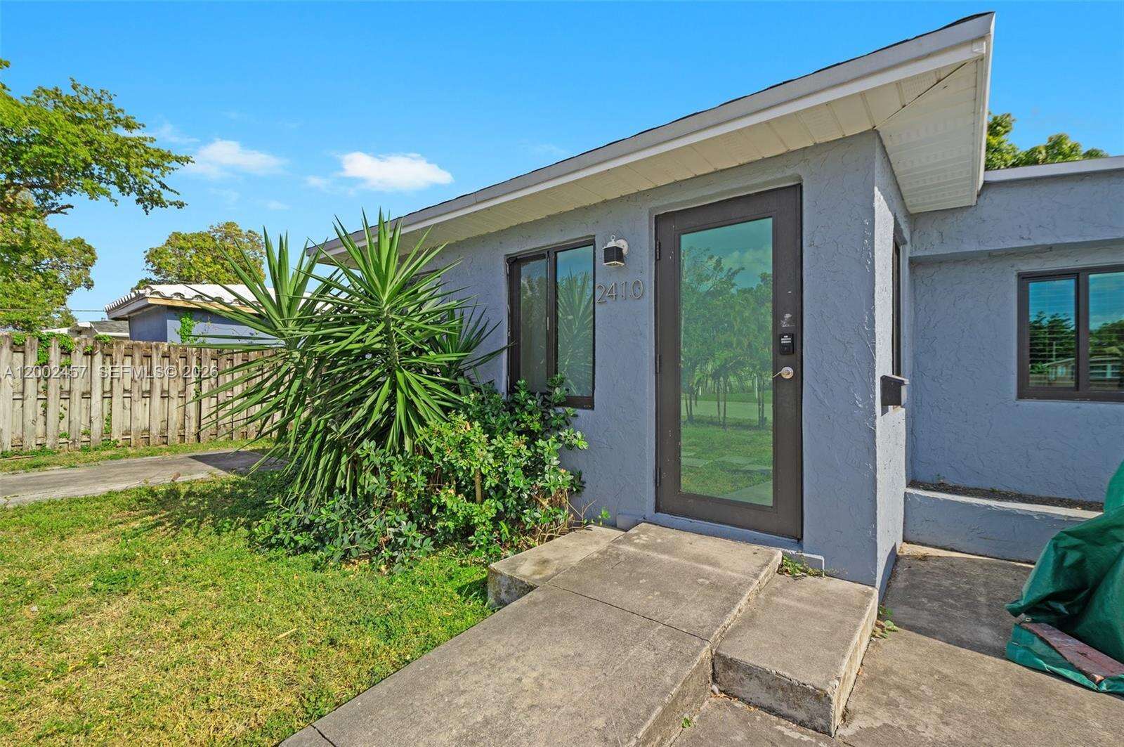 2410 Jackson St, Hollywood, FL 33020 | Picture 2