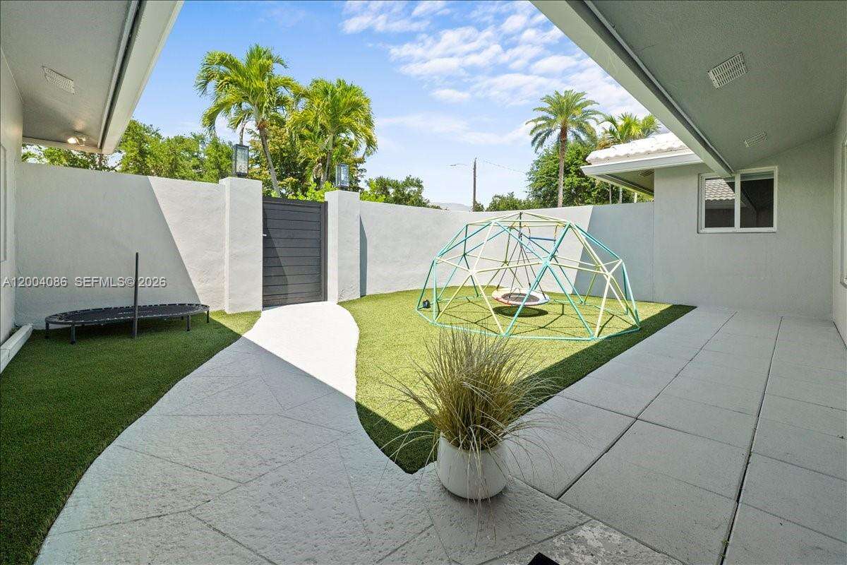 2632 35th St, Fort Lauderdale, FL 33306 - For Sale photo 3