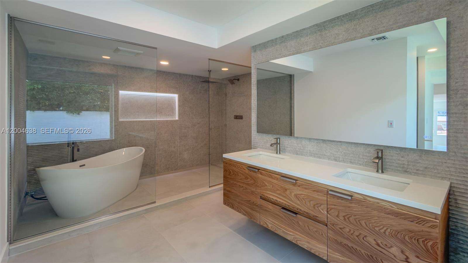 1690 Daytonia Rd, Miami Beach, FL 33141 | Picture 3