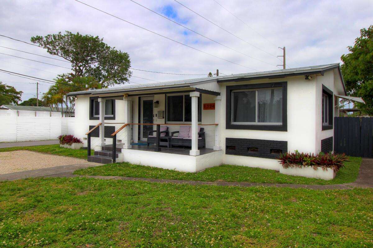 1324 24th, Hollywood, FL 33020 - For Sale photo 3