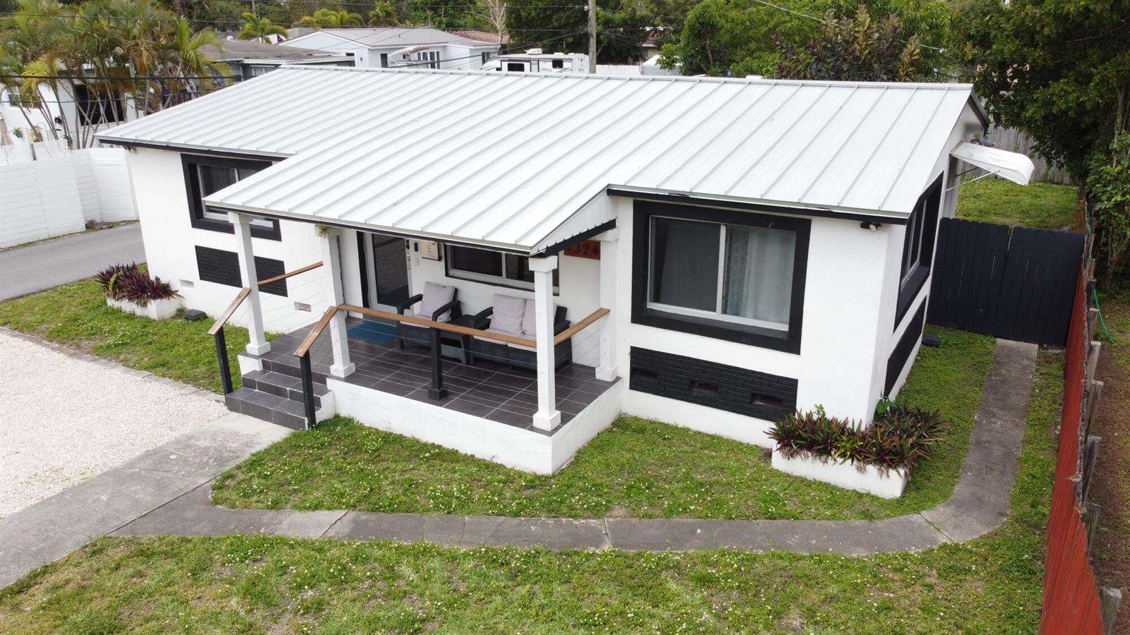 1324 24th, Hollywood, FL 33020 - For Sale photo 5