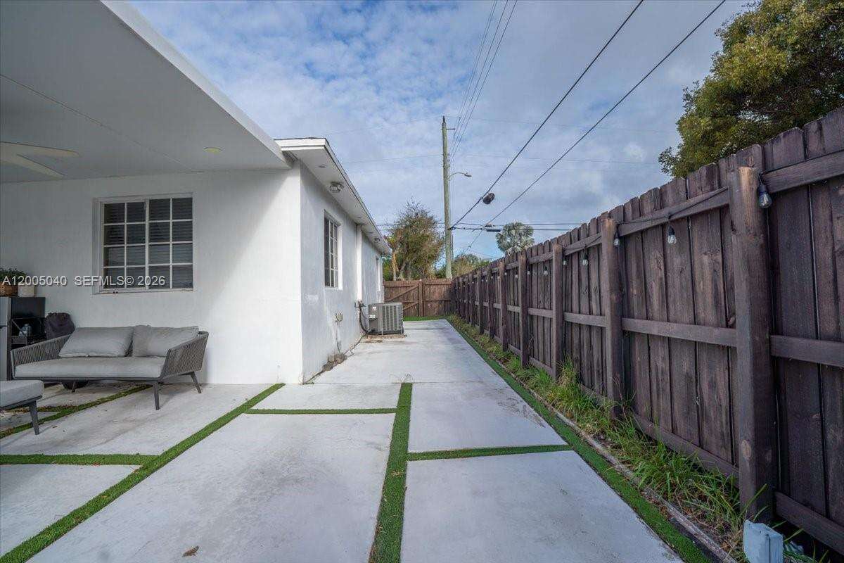 740 7th Ave, Hallandale Beach, FL 33009 - For Sale photo 22